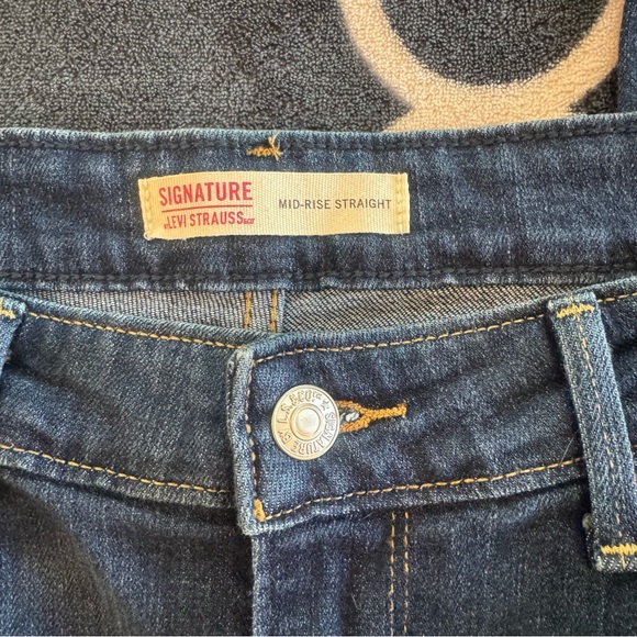 Levi’s Mid-Rise Straight jeans - Picture 3 of 6